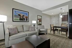 Posezení v ubytování Homewood Suites by Hilton McAllen