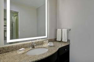 Koupelna v ubytování Homewood Suites by Hilton McAllen