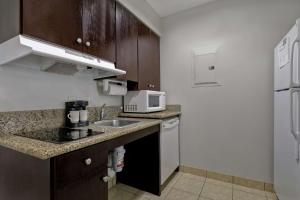 Kuchyň nebo kuchyňský kout v ubytování Homewood Suites by Hilton McAllen