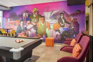 Tru By Hilton Milwaukee Brookfield的休息区