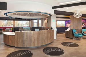 Tru By Hilton Milwaukee Brookfield的休息区