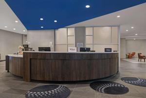 a lobby with a reception desk with a blue ceiling at Home2 Suites By Hilton Milwaukee Downtown in Milwaukee