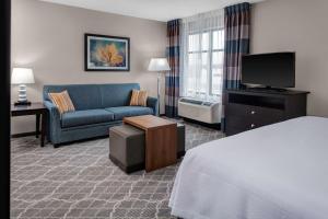 โทรทัศน์และ/หรือระบบความบันเทิงของ Homewood Suites By Hilton Wauwatosa Milwaukee