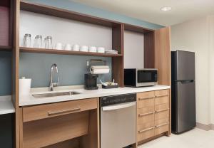 Kuchyň nebo kuchyňský kout v ubytování Home2 Suites By Hilton Palm Bay I 95
