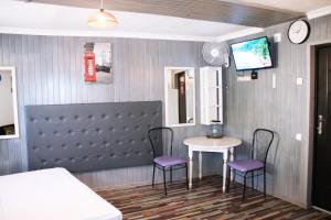 TV a/nebo společenská místnost v ubytování Mamba Hotel