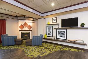 a lobby with a fireplace and a flat screen tv at Hampton Inn Mount Pleasant in Mount Pleasant