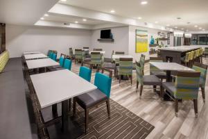 Restaurace v ubytování Hampton Inn Monterey