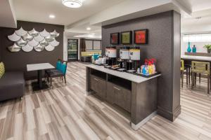 Kuchyň nebo kuchyňský kout v ubytování Hampton Inn Monterey