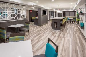 Kuchyň nebo kuchyňský kout v ubytování Hampton Inn Monterey