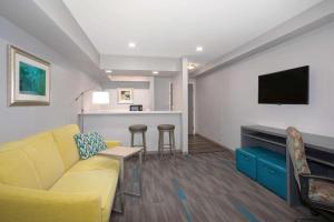 TV a/nebo společenská místnost v ubytování Hampton Inn Monterey