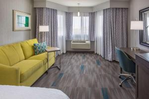 Posezení v ubytování Hampton Inn Monterey