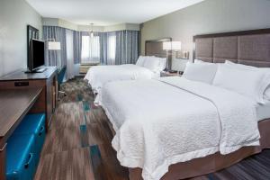 Postel nebo postele na pokoji v ubytování Hampton Inn Monterey