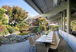 Seacliff Inn Aptos, Tapestry Collection by Hilton外面的花园