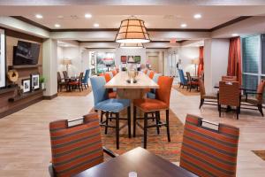 a dining room with a table and chairs at Hampton Inn Minneapolis Bloomington West in Bloomington