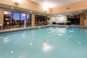 a large swimming pool in a hotel room at Hampton Inn Minneapolis/Eagan in Eagan