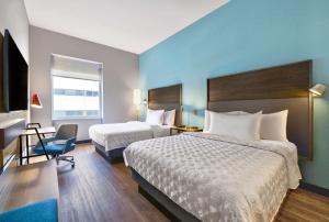Tru By Hilton Minneapolis Downtown客房内的一张或多张床位