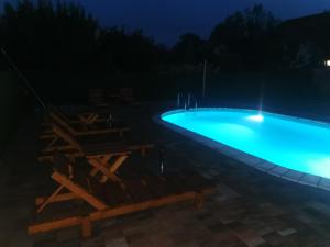 Bassein majutusasutuses Big Borak või selle lähedal