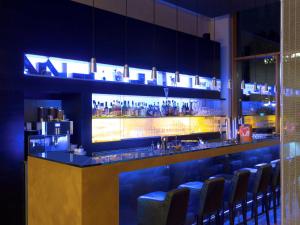 Salone o bar di Novotel Karlsruhe City
