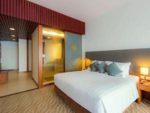 Postel nebo postele na pokoji v ubytování Novotel Nha Trang