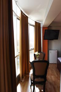 TV a/nebo společenská místnost v ubytování Hotel PLATINIUM