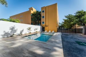 Bassein majutusasutuses Hotel MID Project või selle lähedal