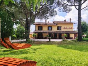 O grădină în afara Villa Tuscan Prestige 25 ospiti Piscina Jacuzzi