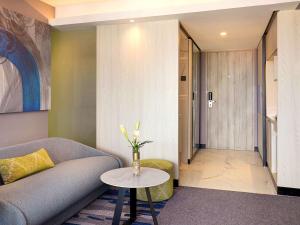 Posezení v ubytování Novotel Suites Yogyakarta Malioboro