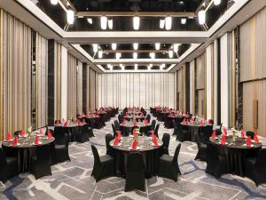 a large banquet hall with tables and chairs at Novotel Suites Yogyakarta Malioboro in Yogyakarta +37 photos