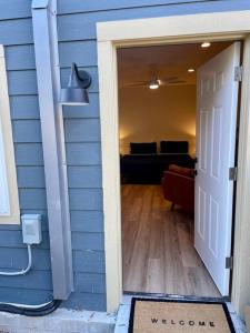 uma porta que leva a uma sala de estar com um sofá em Ranchette Apartment- beach access small lake view em Buchanan Dam