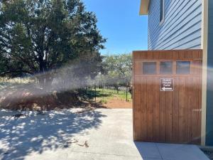 Buchanan DamRanchette Apartment- beach access small lake view的相册照片