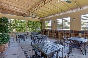 an empty cafeteria with tables and chairs and tables and benches at Quality Inn & Suites Anaheim Maingate in Anaheim