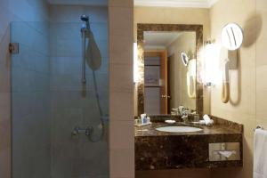 Vannituba majutusasutuses Radisson Blu Martinez Beirut