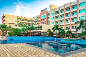 Bazén v ubytování Radisson Blu Hotel & Resort, Sohar nebo v jeho okolí