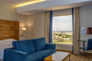 Χώρος καθιστικού στο Golden Tulip Muscat