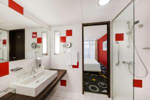 Kúpeľňa v ubytovaní Park Inn by Radisson Sarvar Resort & Spa - All Inclusive
