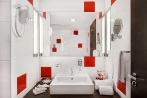 Kúpeľňa v ubytovaní Park Inn by Radisson Sarvar Resort & Spa - All Inclusive