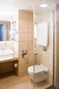 Kúpeľňa v ubytovaní Park Inn by Radisson Sarvar Resort & Spa - All Inclusive