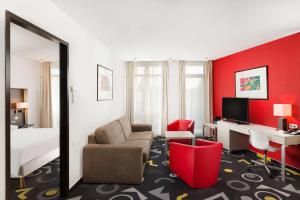 Televízia a/alebo spoločenská miestnosť v ubytovaní Park Inn by Radisson Sarvar Resort & Spa - All Inclusive
