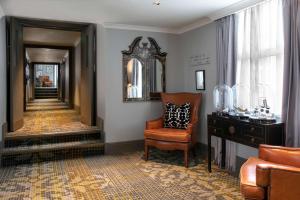 Posezení v ubytování Holmes Hotel London