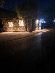 Φωτογραφία από το άλμπουμ του Windy Inns ( Maistros I ) σε Vouyiáton