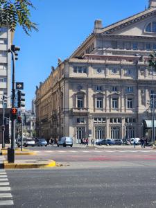 a large building on a city street with a traffic light at Espectacular departamento para 6 personas. in Buenos Aires
