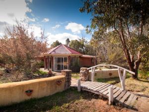 Pilliga Pottery Creative Farmstay外面的花园