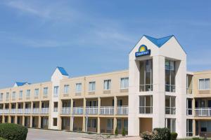 an exterior view of a hotel at Days Inn by Wyndham West Des Moines - Clive in Clive