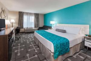 Gallery image of Howard Johnson by Wyndham Romulus Detroit Metro Airport in Romulus