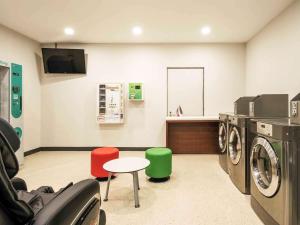 a laundry room with washing machines and a table at ibis Ambassador Seoul Insadong in Seoul