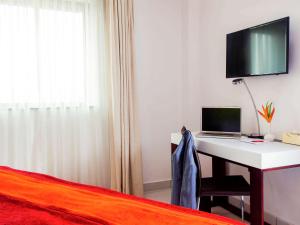 A television and/or entertainment centre at Ibis Styles Accra Airport