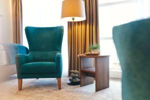 Posezení v ubytování Dorint Strandresort & Spa Ostseebad Wustrow + 37 fotografií