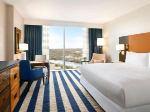 Katil atau katil-katil dalam bilik di Fairmont Austin