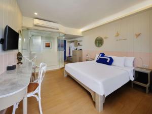 Ein Bett oder Betten in einem Zimmer der Unterkunft HOMM Bliss Southbeach Patong