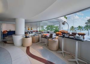 Ein Sitzbereich in der Unterkunft HOMM Bliss Southbeach Patong
